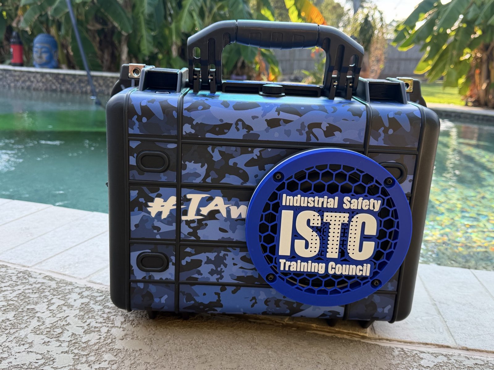 Rear ISTC badge on the camo case